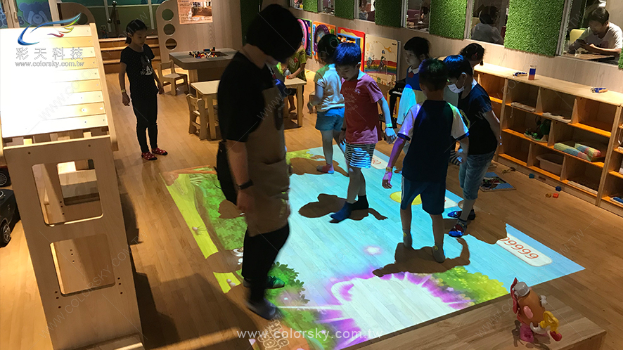 HideSeek-台中親子餐廳地面互動投影 - (互動系統規劃與建置、互動應用程式開發)